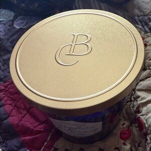 Bellevue Luxury Candle in Sapphire Cashmere Scent 12oz